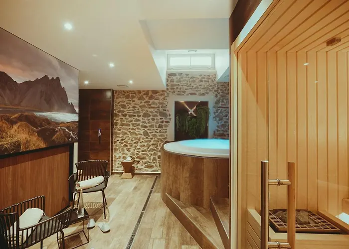 Auberge De Clochemerle, Spa Privatif & Restaurant Gastronomique