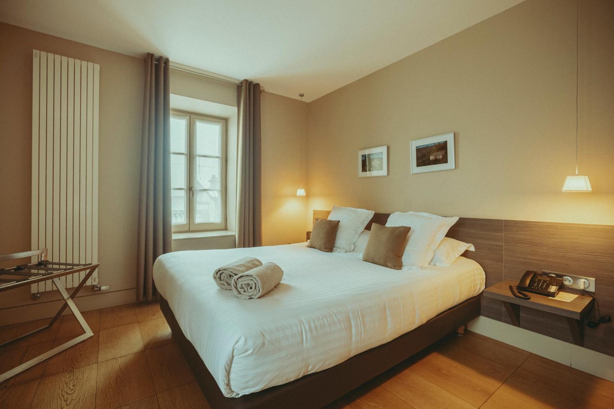De Clochemerle, Privatif & Restaurant Gastronomique Hotel 3*